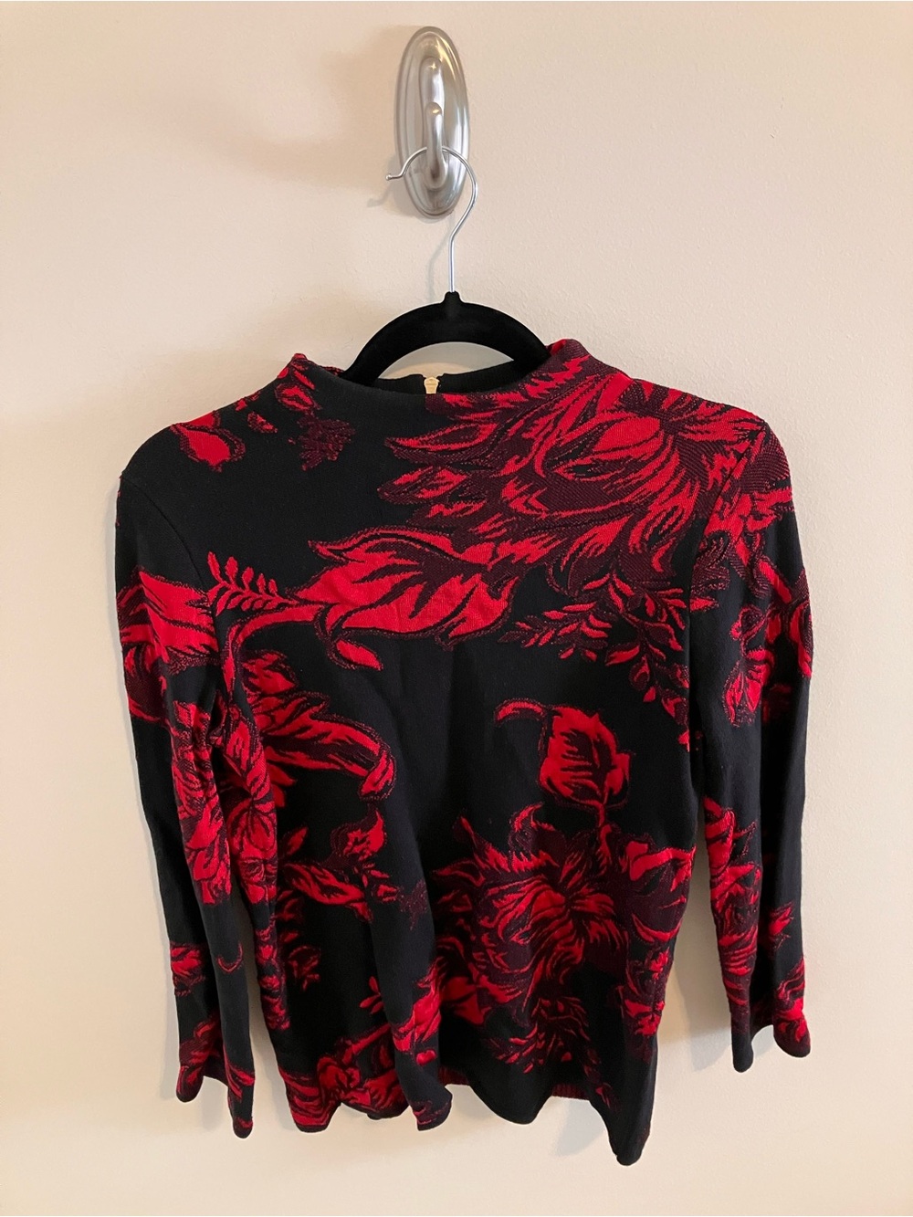 Chico's Floral Print Sweater in Black/Red Size 0